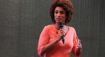 Irmã e viúva de Marielle vão à Justiça para retirar vídeos caluniosos do Youtube